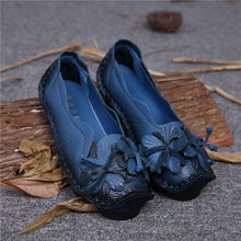 Load image into Gallery viewer, New Autumn Flowers Handmade Shoes Women&#39;s Floral Soft Flat Bottom Casual Shoes Folk Style  Moccasins Women Genuine Leather Shoes