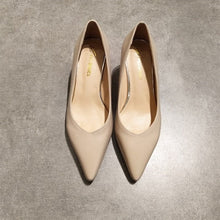 Load image into Gallery viewer, EOEODOIT Spring New Leather Pumps Med Kitten Heels V Mouth Sexy Lady Office OL Heels Shoes Work Job Pumps Shoes 5 CM